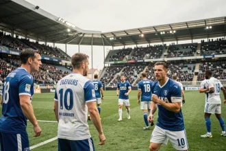 Joueurs du Racing Club de Strasbourg à l'entraînement sur la pelouse du stade de la Meinau en 2026