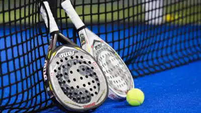 Padel : 2 critères pour choisir sa raquette lorsqu'on débute