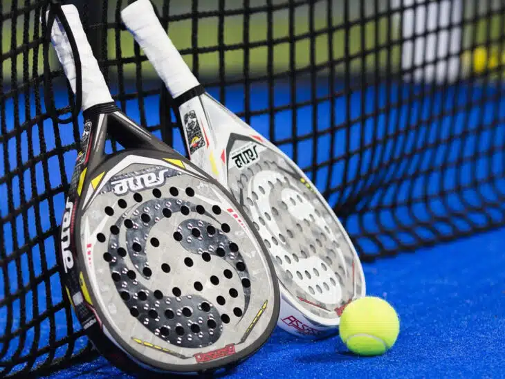 Padel : 2 critères pour choisir sa raquette lorsqu'on débute